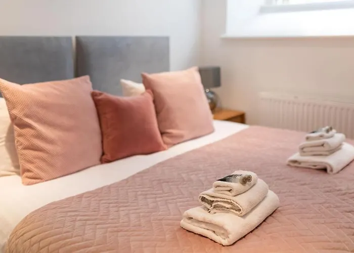 Panda Sanctuaries, Kensington Chapel Apartment
